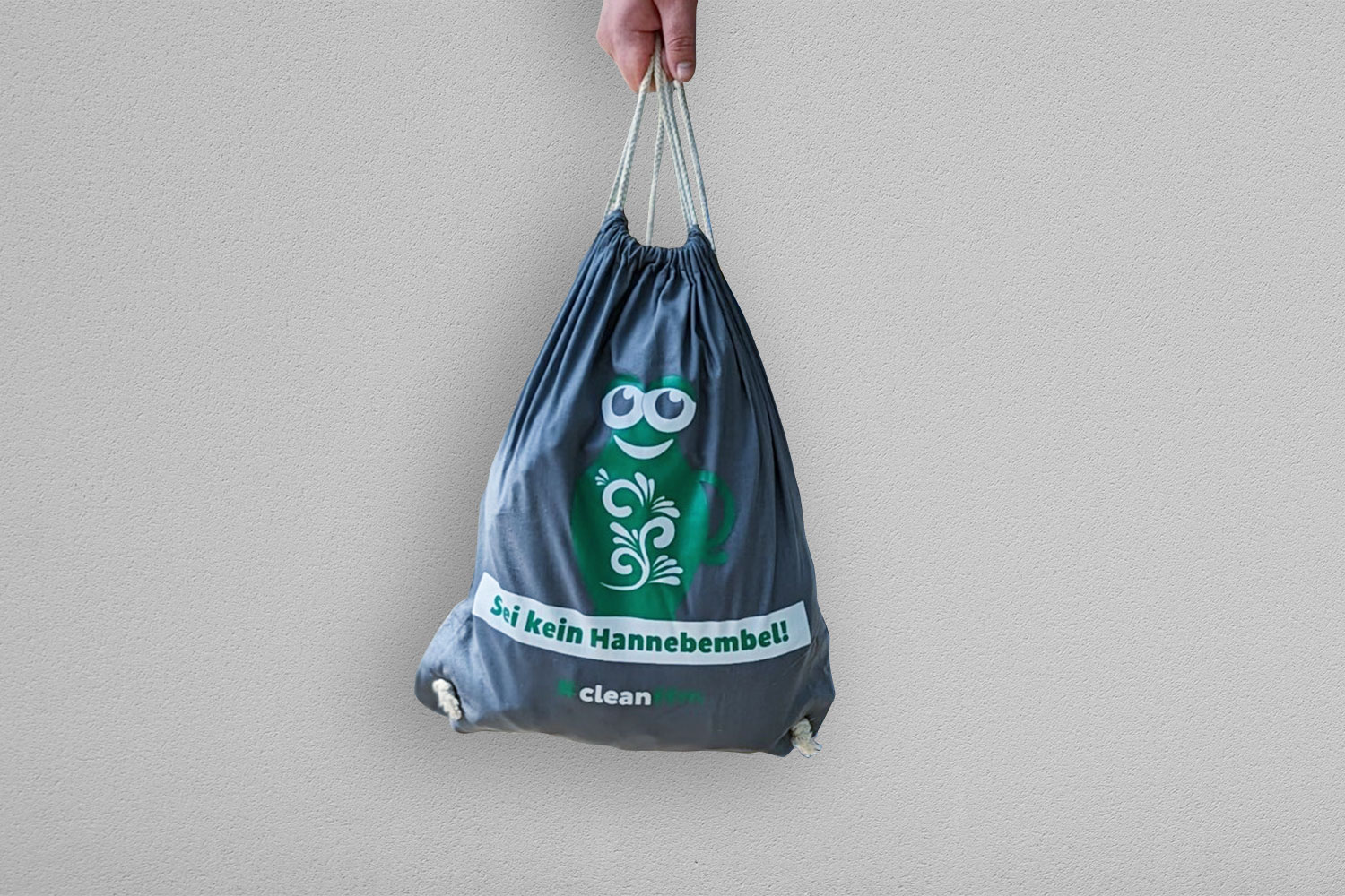 #cleanffm Turnbeutel, Mit #cleanffm hat man alles dabei (1 von 4 Motiven, zufällige Auswahl)<br>(ab 3 Stempeln)